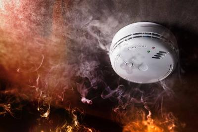 Smoke alarm in a room that is on fire